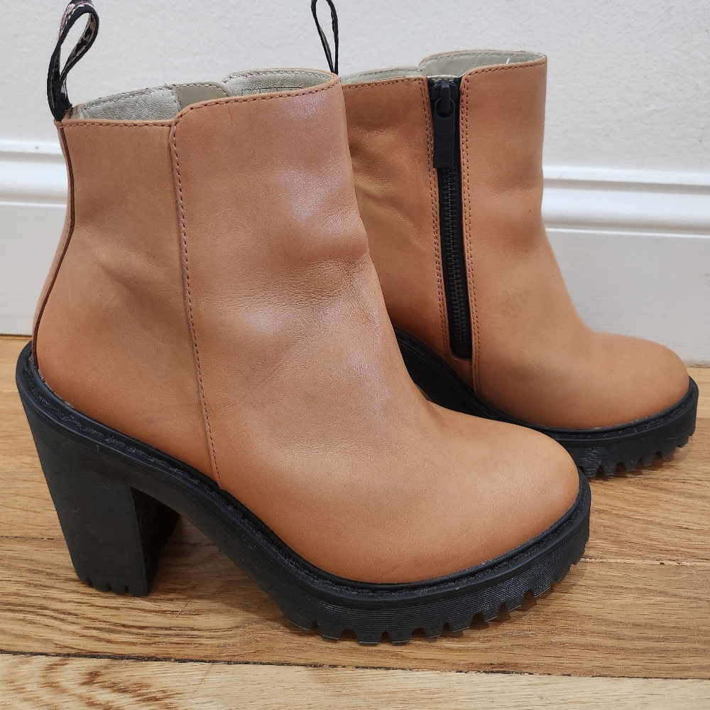Dr. Martens Magdalena Boots